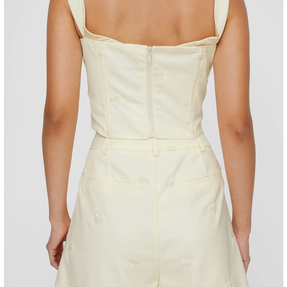 Nasty Gal cherry embroidered crop top - Picture 9 of 16